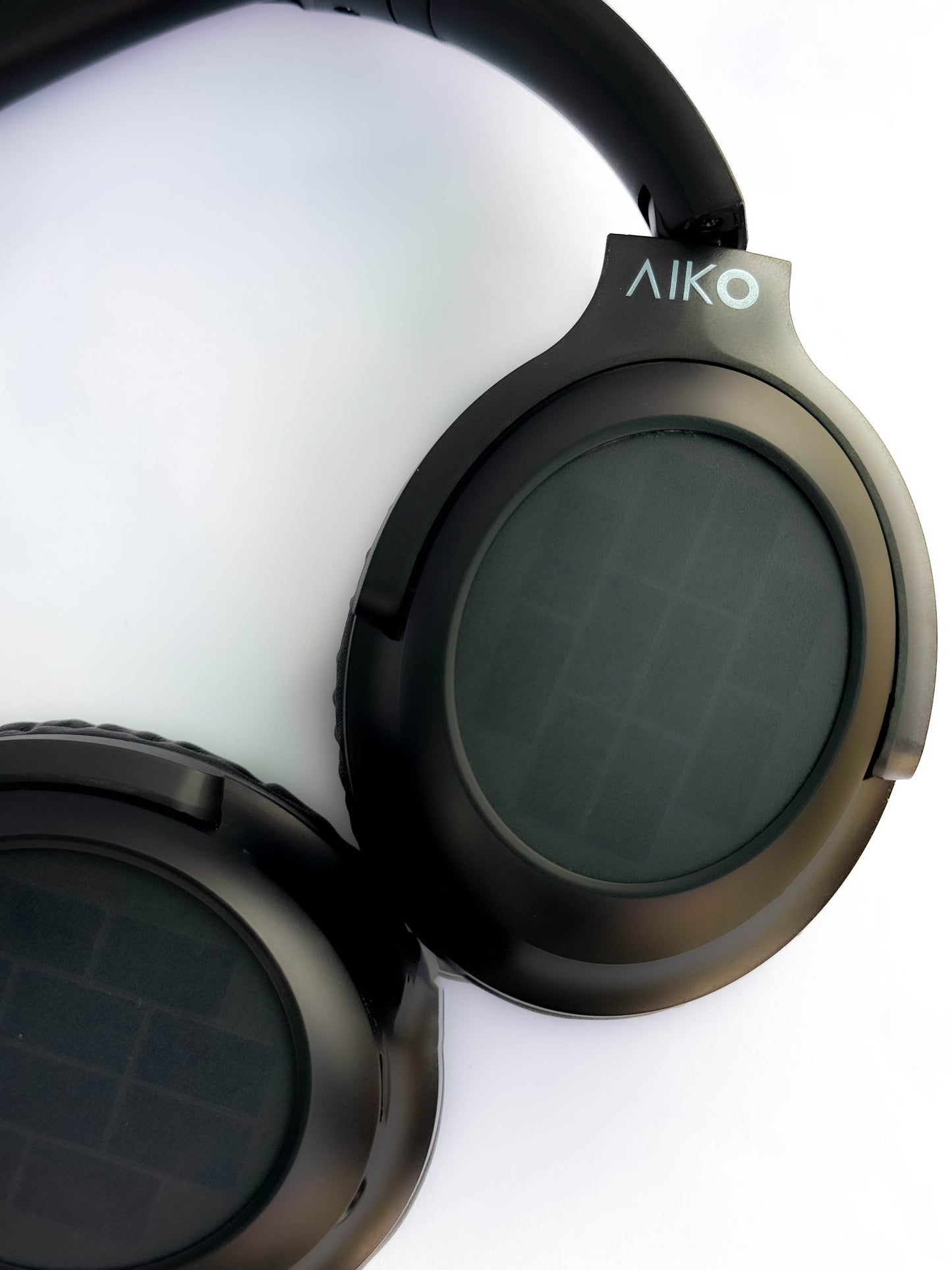 AIKO POLY AUTO-CHARGING HEADPHONES