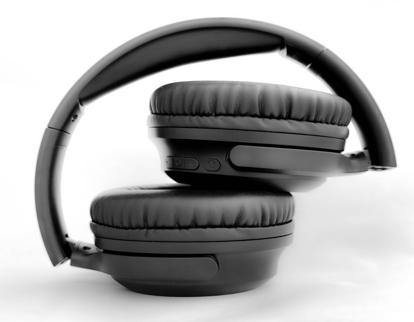 AIKO POLY AUTO-CHARGING HEADPHONES